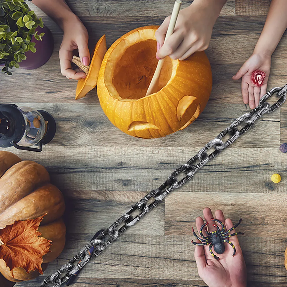 

2 шт. пластиковых цепей для декора на Хэллоуин, 1 м длиной, безопасные, прочные, реалистичные, для вечеринок, карнавалов и тематических мероприятий в стиле ужасов