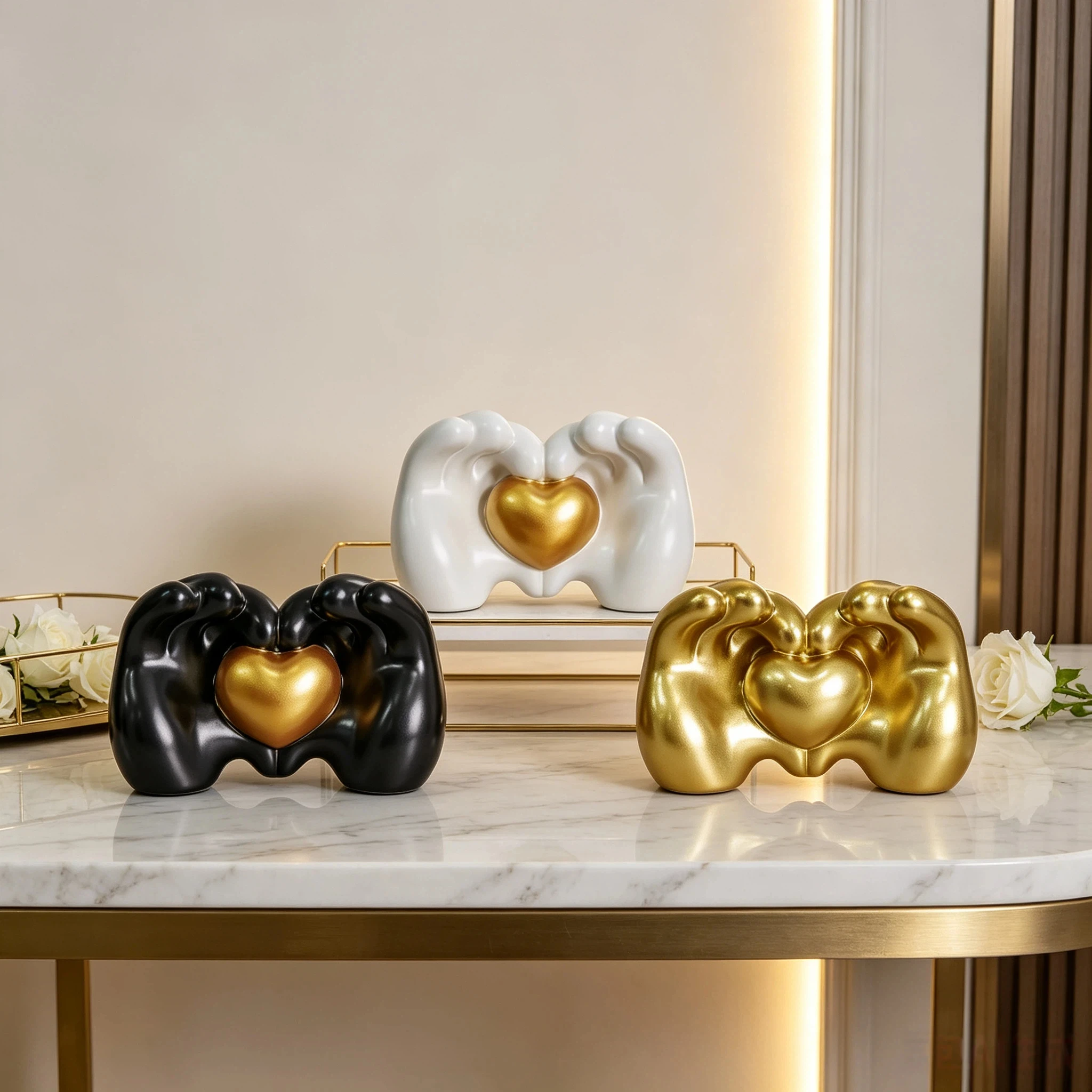 Ornement décoratif en résine en forme de mains tenant un cœur, un cadeau chaleureux pour la fête des mères et les anniversaires pour exprimer des sentiments d'affection envers les aînés, adapté pour être placé dans divers emplacements de la maison tels que le