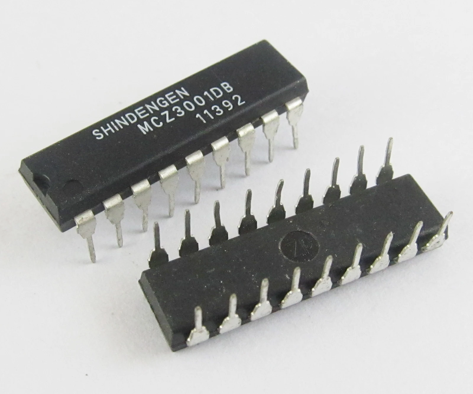 2PCS IC Chip MCZ3001DB MCZ3001D DIP 18 Pin