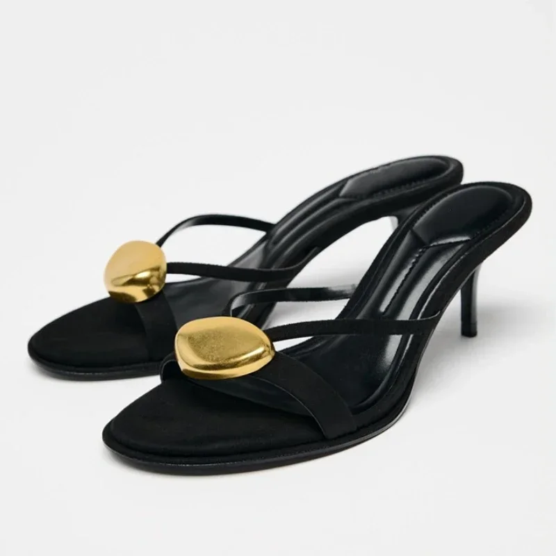 

Лето 2023, металлические декоративные черные босоножки на высоком каблуке, женские модные сексуальные тапочки на тонком высоком каблуке с круглым носком и открытым носком, женская обувь