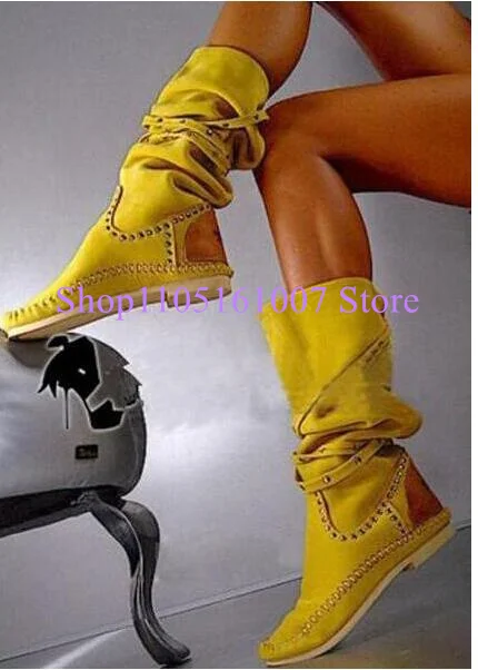 

Женские длинные сапоги на плоской подошве желтого цвета с заклепками, модный дизайн, замшевые женские сапоги до колена с круглым носком, женская повседневная обувь