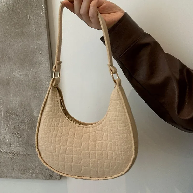 Multi Colored Woolen Crocodile Patterned Bag, Retro Fashionable Crescent Shaped Shoulder Bag, Women's Zipper Casual Handbag