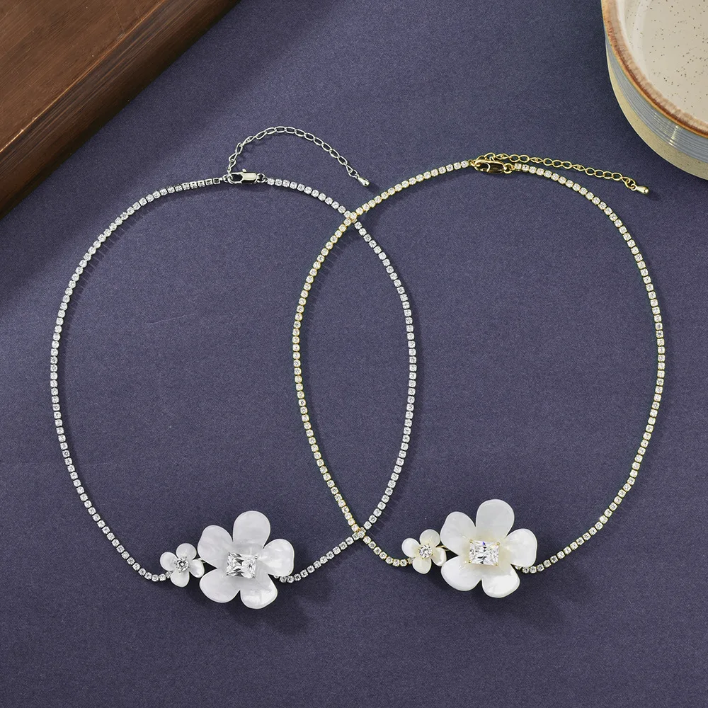 

2025 Freesia flower String necklace, elegant collarbone chain, personalized collar and crystal tie
