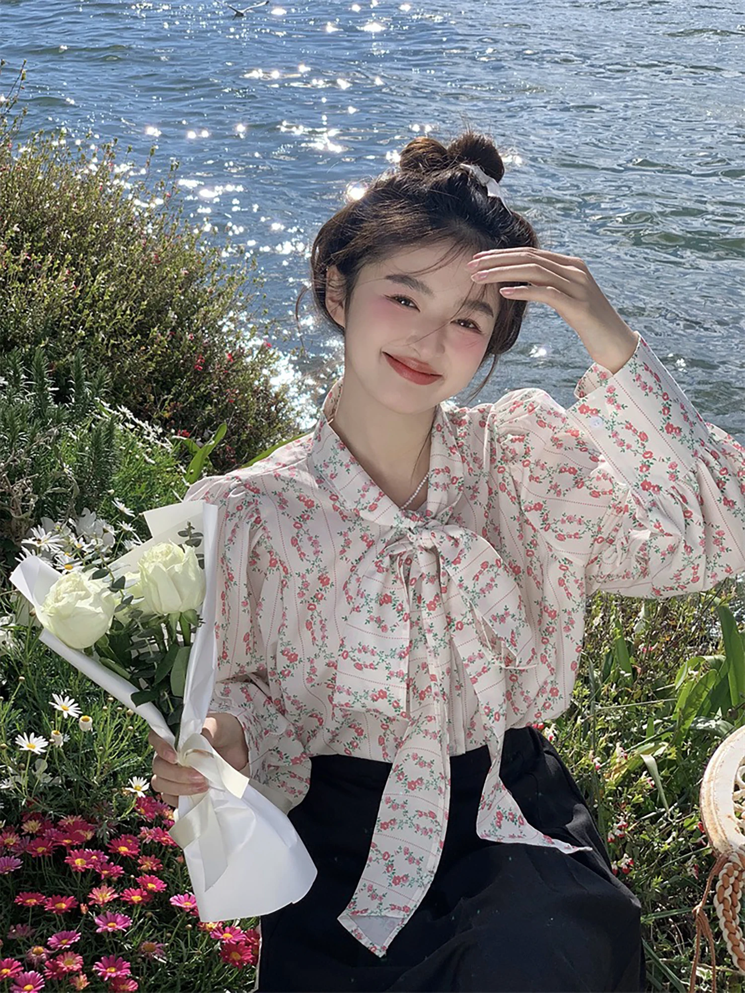 

Женская весенняя блузка Vanwenwen Garden Date с поясом, свободного кроя, с цветочным принтом, в стиле французского шика