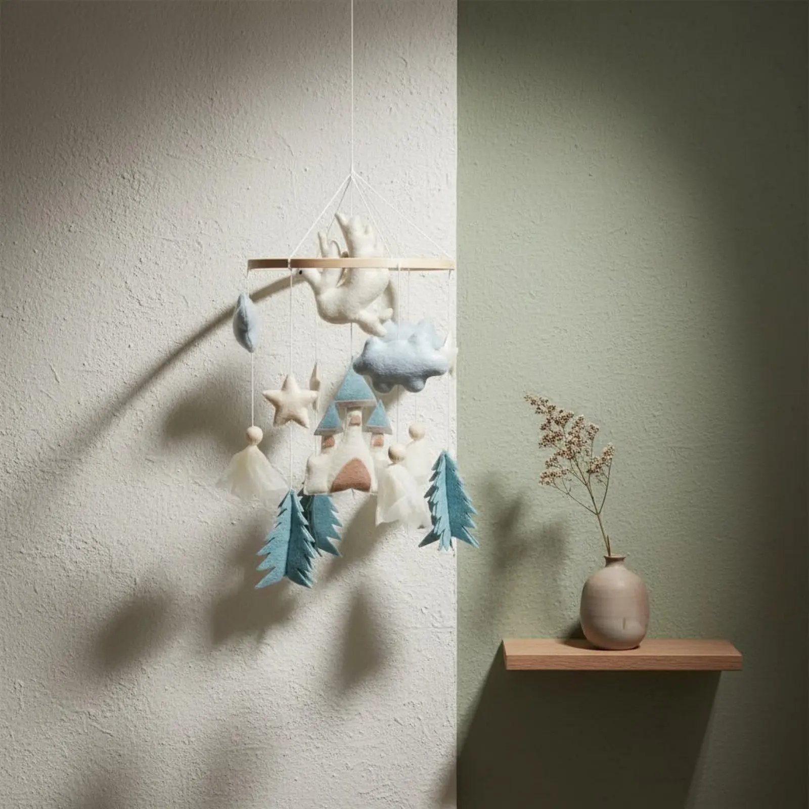 mobile-per-culla-in-feltro-colori-tenui-ornamento-nordico-per-culla-design-3d-cielo-non-adatto-per-neonati-camera-dei-bambini