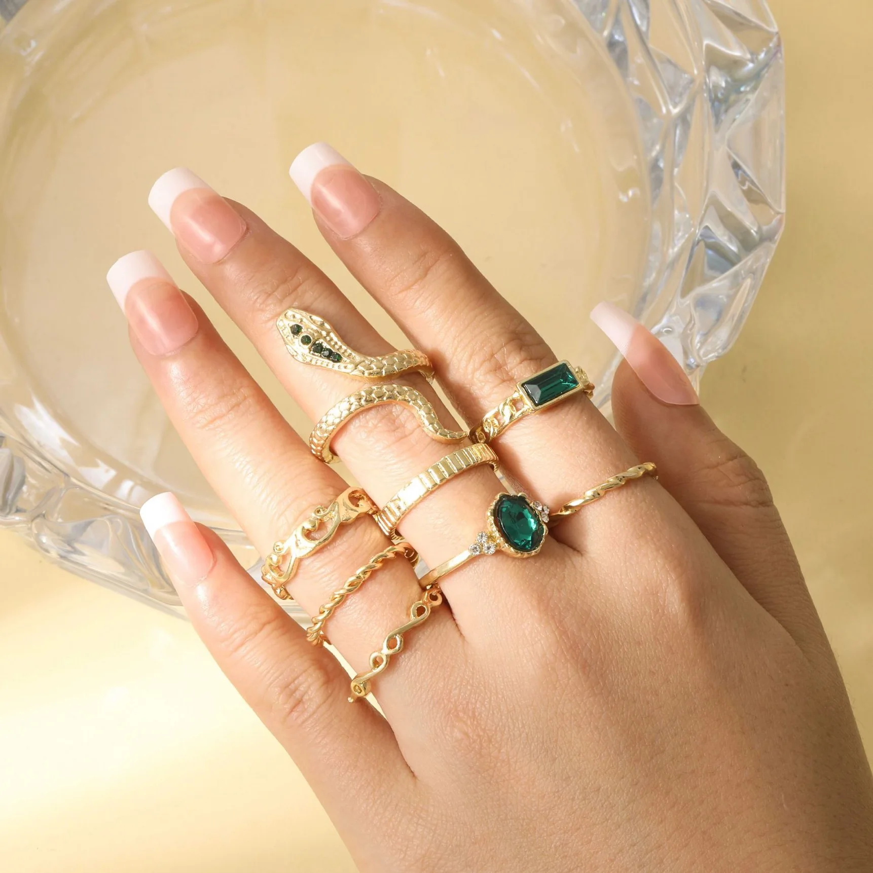 8PCSSet Of Fashionable And Retro Imitation Gemstone Snake-Shaped Twisted Rings For Women, Retro Wave Geometric Inlaid Rhinestone