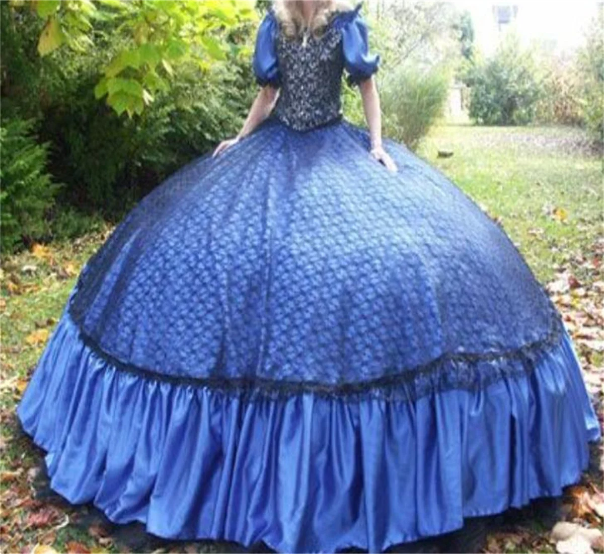 Vestido Quinceanera Puffy, pescoço de uma linha, mangas puff, correias, tecido brilhante, malha preta, palco enorme, baile de baile personalizado, azul