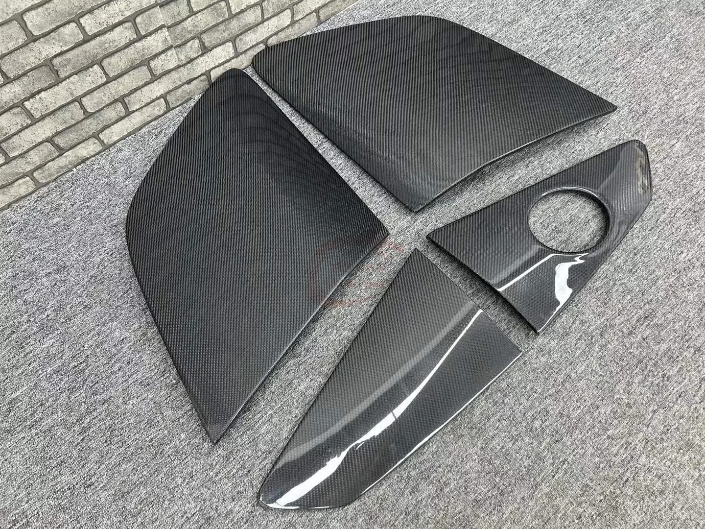 High-quality Body Kit OEM Style Dry Carbon Fiber Rear Fender Air Vents Side Vents Car Window Vent for R8 2016-2023