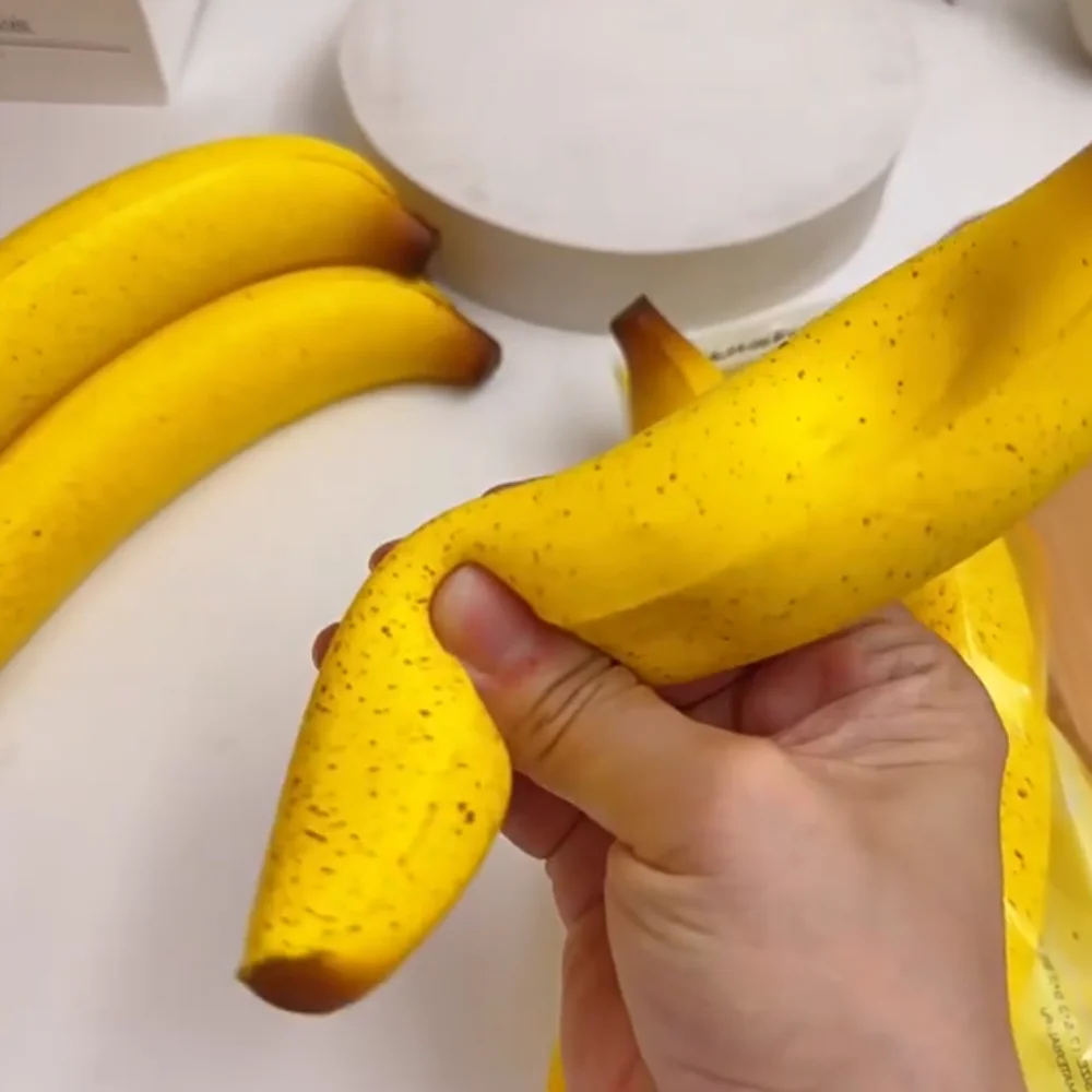 2 pezzi simulato banana spremere giocattolo impastare buona sensazione banana agitarsi giocattolo morbido lento rimbalzo pizzico giocattolo di decompressione