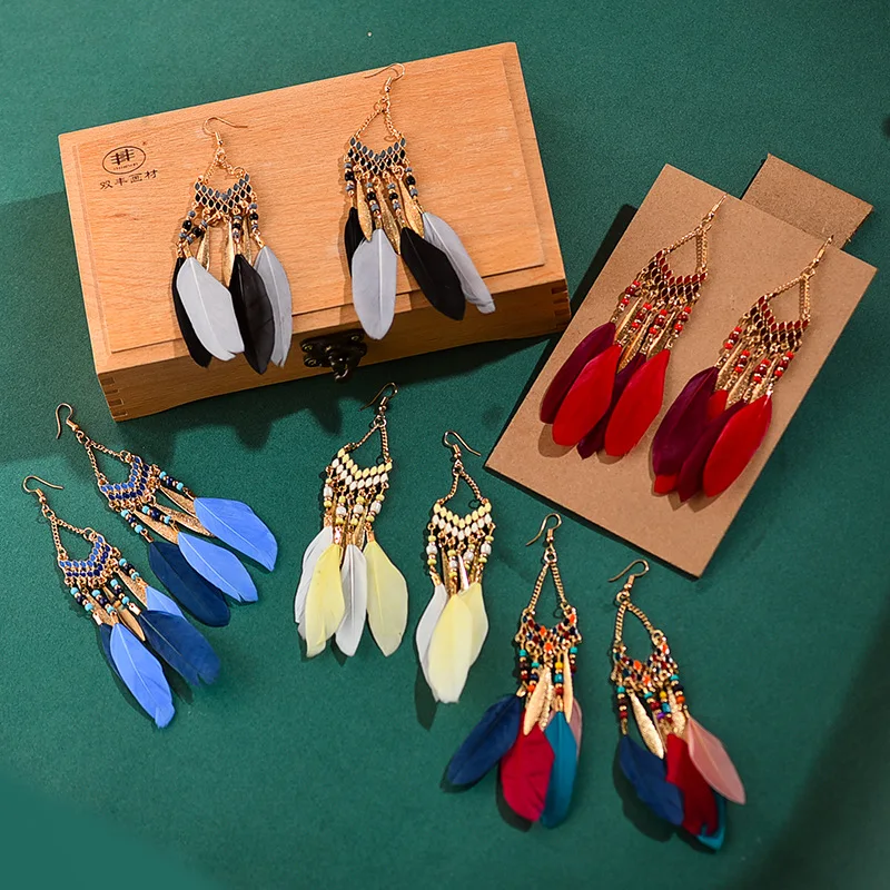 Böhmische, ethnische Ohrringe mit Federn für Damen, trendige, lange Ohrringe mit Quasten und bunten Perlen, Mädchen- und Damenschmuck im Boho-Stil. – Detail 15