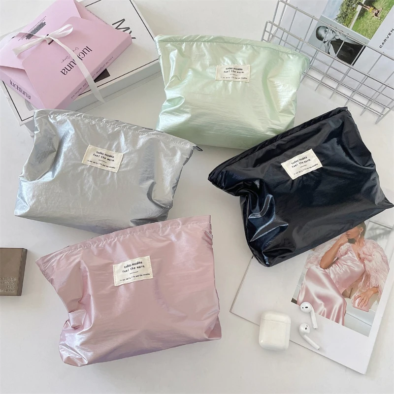 Bolsa de maquillaje plateada de gran capacidad, bolsa de aseo impermeable brillante de gran capacidad, organizador para almacenamiento de cosméticos de viaje