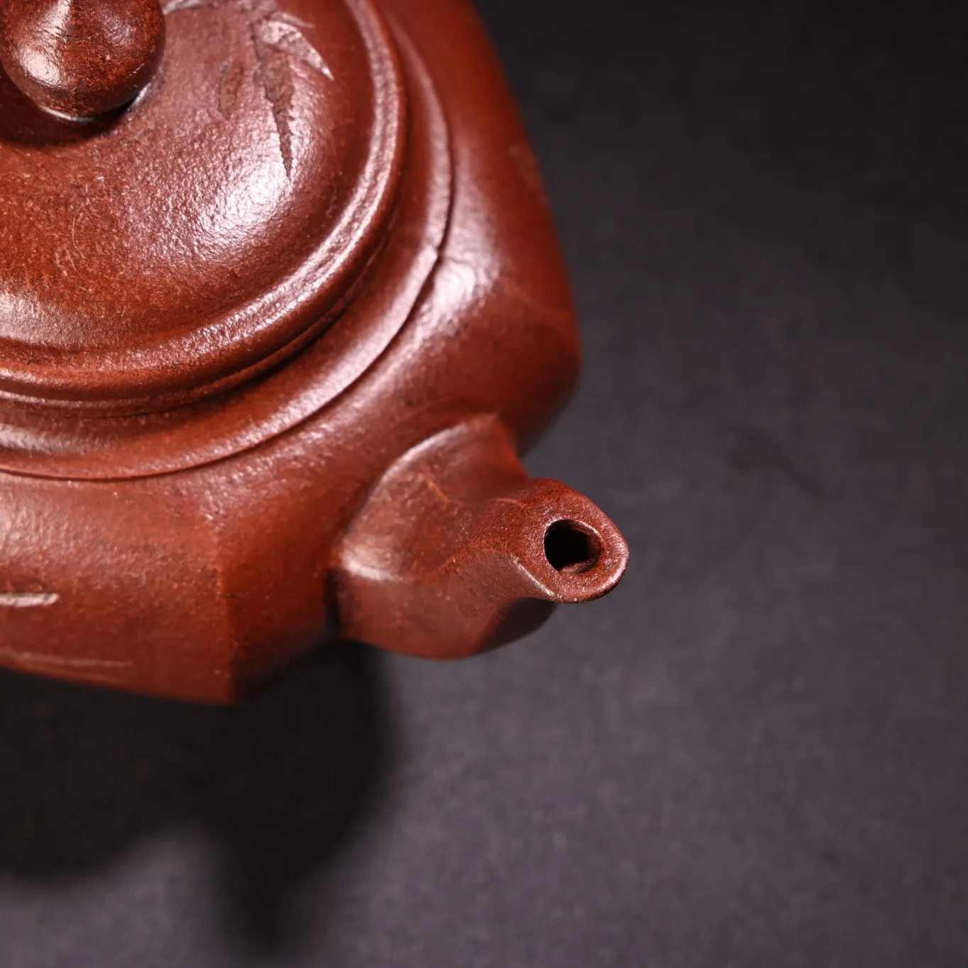 Raw purple clay ore high-end Matte engraved pattern Shoutao Gai Sail shaped handle pot Teapot Pot Tea Maker Ornaments
