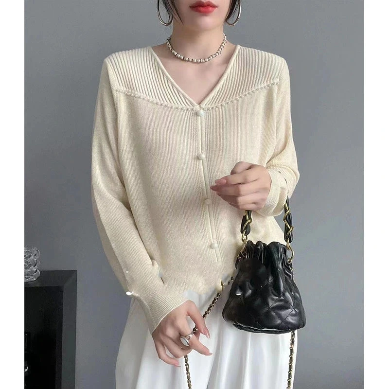 Temperament Autumn/Winter New Women\'s Solid Embroidered Flares Fashion Office Lady Loose Long Sleeve Knitted Bottoming Shirt Top