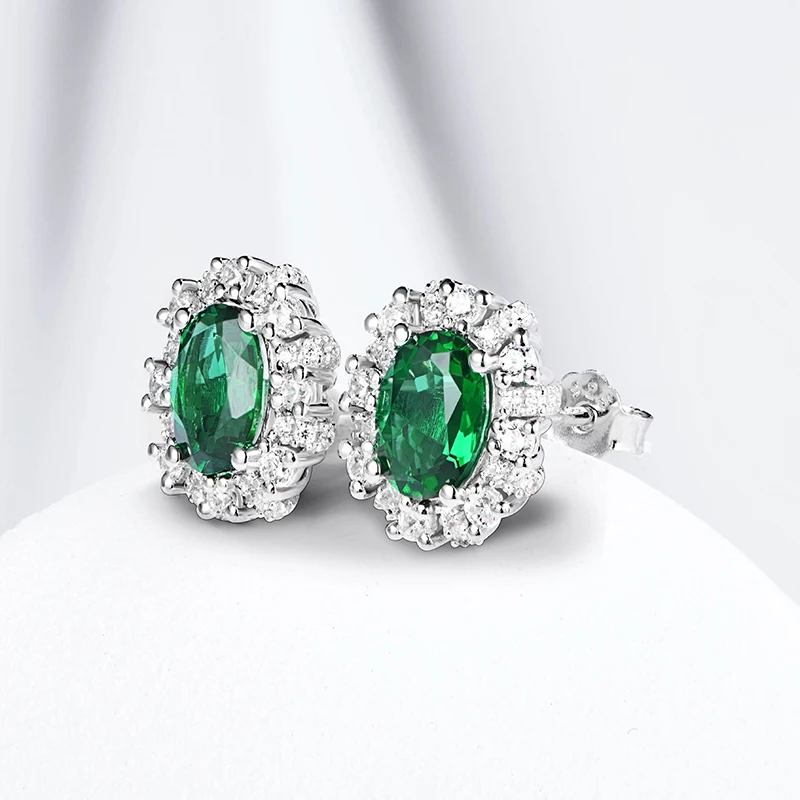 Qian Heng S925 Emerald Earring Classic Design Sliver Earrings Fine Jewels With Certificate For Women Lovers' Gift Party Elegent