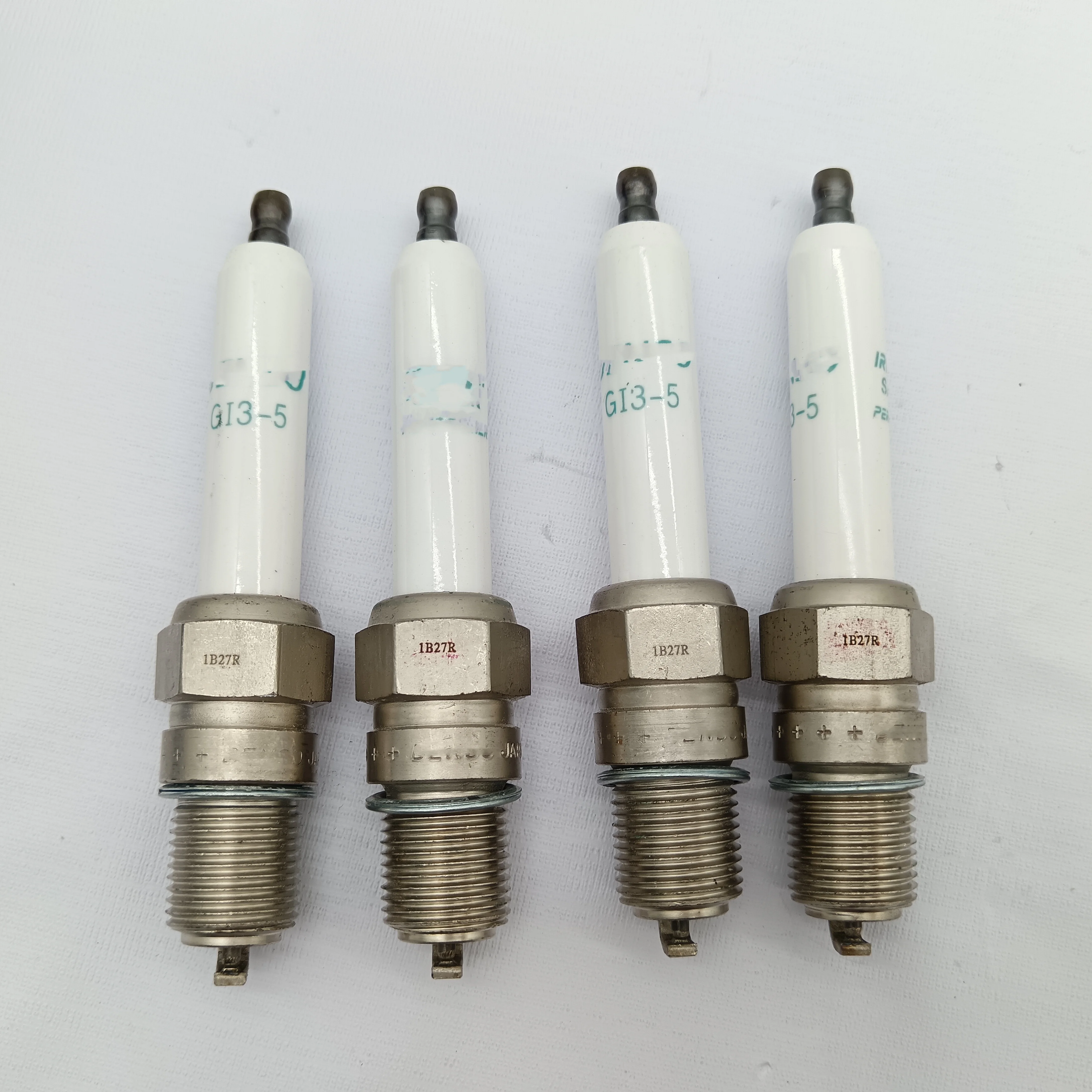 GI3-5 GI3-1 GI3-3 High New Stock Construction Engine Parts GI3-5/067800-8440 Spark Plug GI3-5 GI3-1 GI3-3