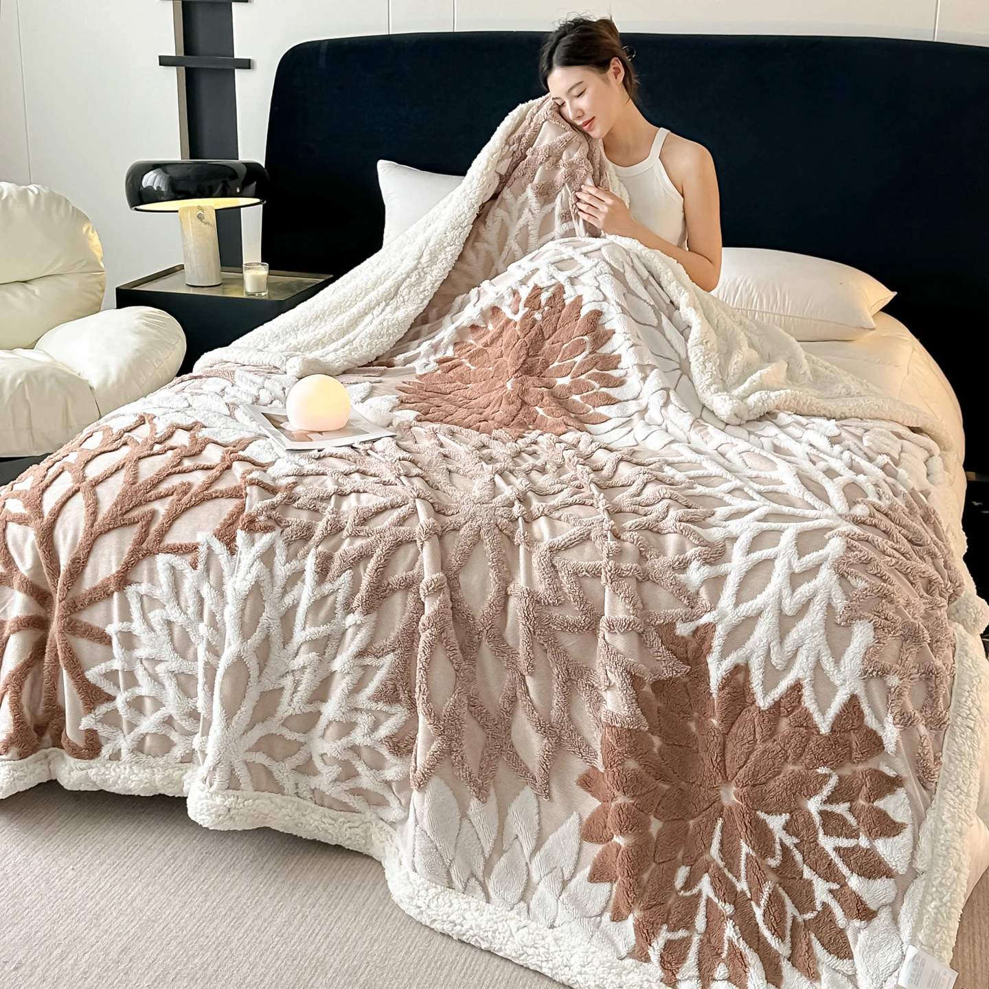 Fashion Blooming Jacquard Fleece Blanket for Winter Autumn Warm Faux Lambswool Bed Blanket Double Layer Plush Sofa Throw Blanket