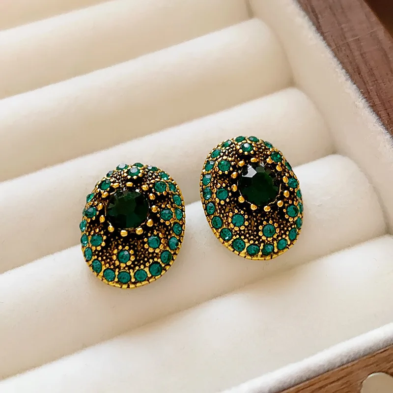 2024 New Arrival Vintage Light Luxury Green Crystal Oval Geometric Stud Earrings for Women Fashion Simple Metal Jewelry Gifts