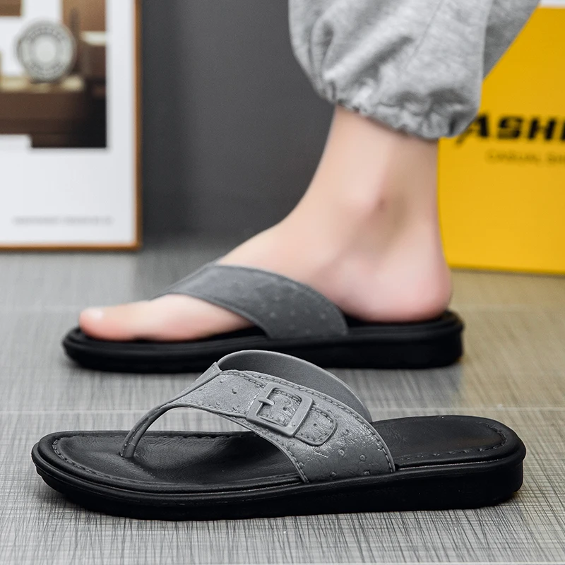 

Уличные тапочки на плоской подошве с принтом для мужчин. Одежда для улицы — нескользящие, щедрые, удобные, качественные, без запаха.