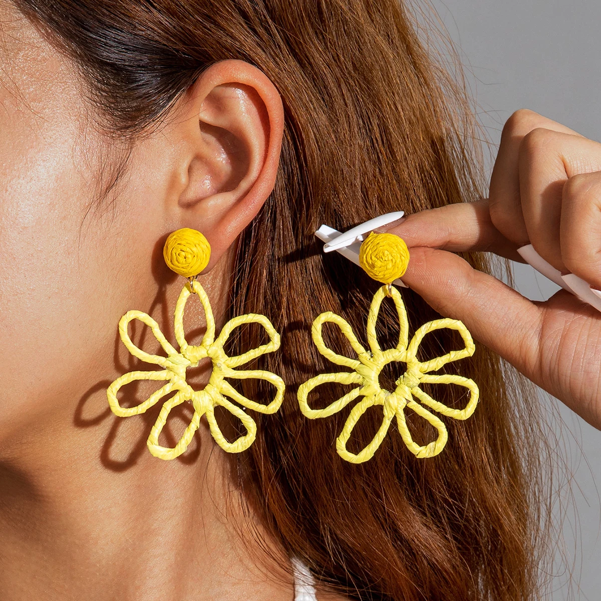 Tocona Bohemian Colorful Lafite Grass Simulation Flower Women Swinging Earrings Summer Beach Creative Jewelry Girl Birthday Gift