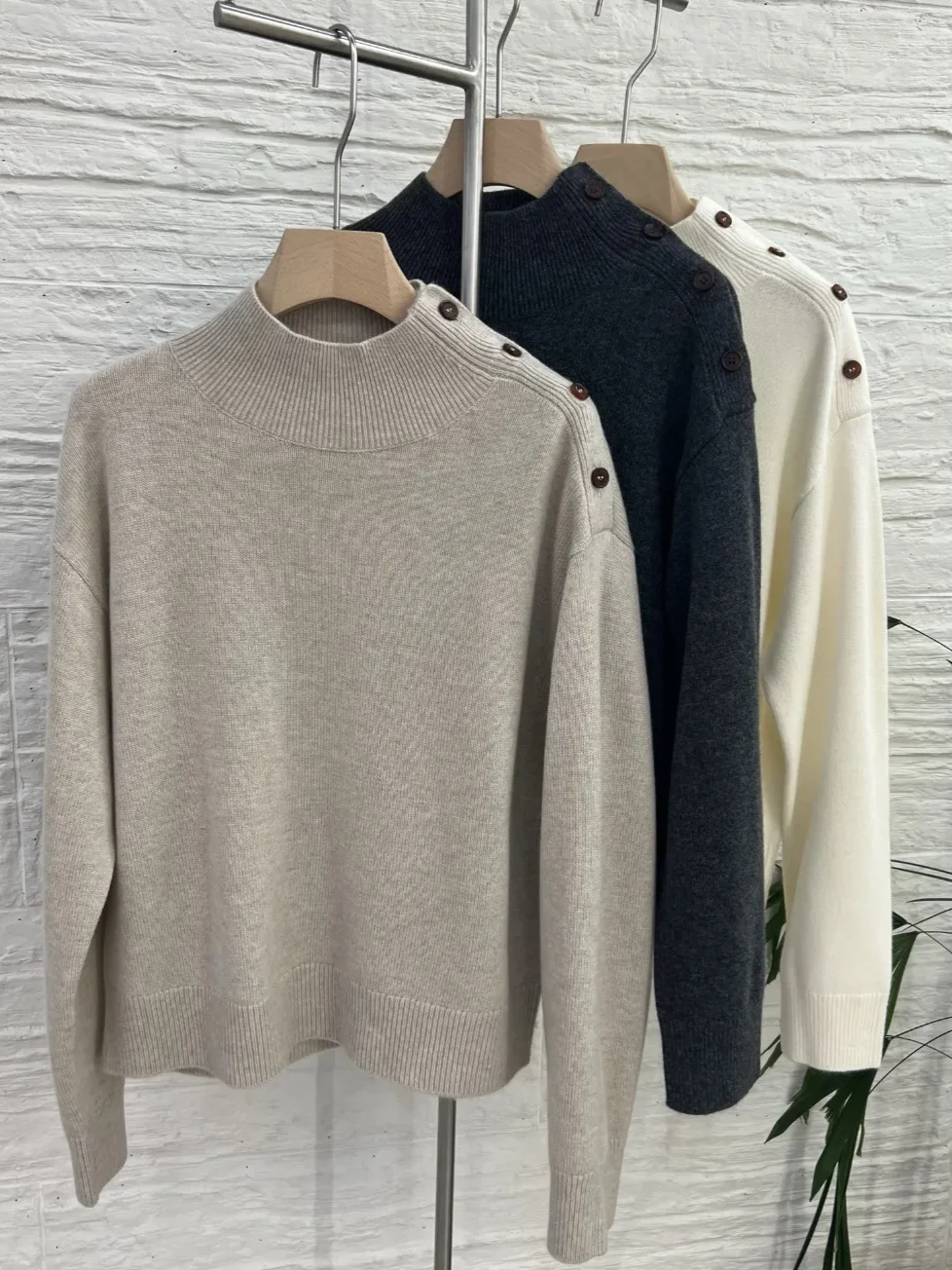 

Shoulder Buttons Women's Knitted Pullover Autumn Winter Round Neck Long Sleeve Retro Cashmere Sweater