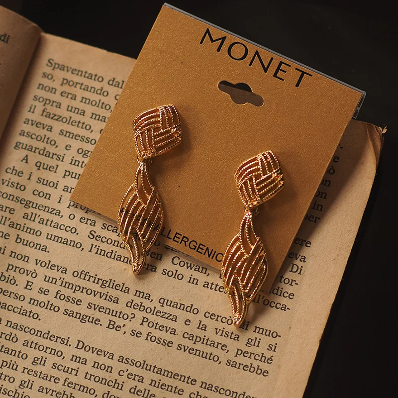 2025 New Mid-Century-Inspired European Retro Stud Earrings — Niche Artisan Fashion Jewelry
