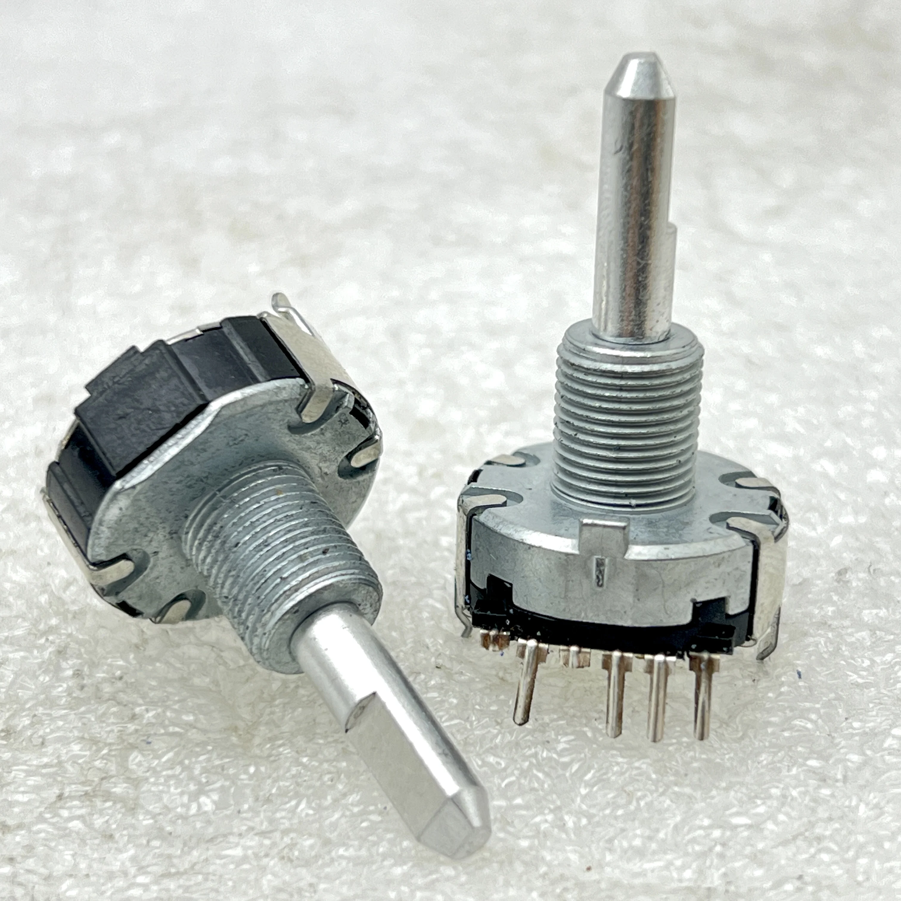 1 PCS 20 metal shaft type 8 positioning rotation 7 resistance value 10K shaft length 27mm