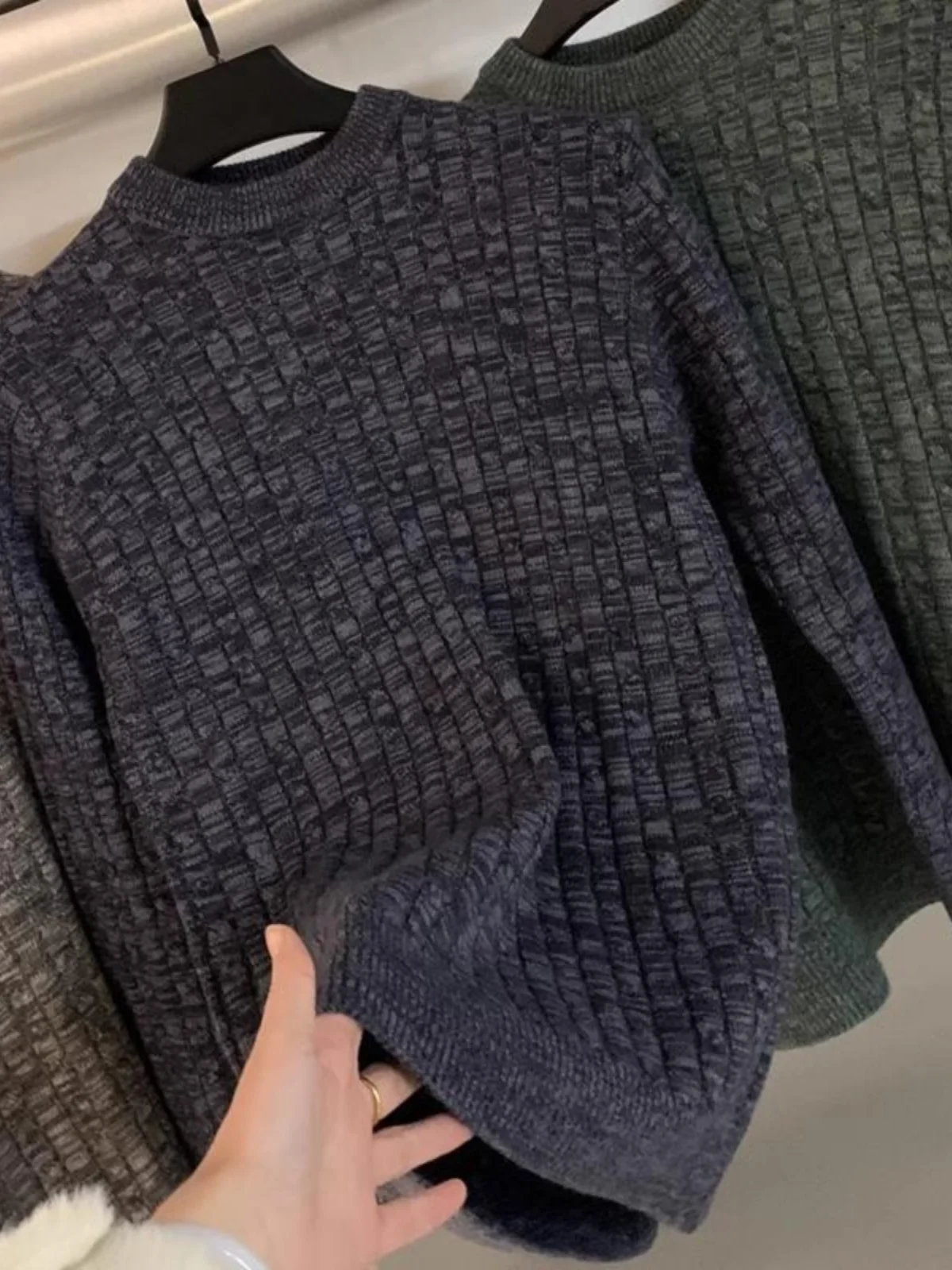 

Beautiful Furry Flower Tead Knitted Sweater Soft Cozy round Ne Couple's Retro Japanese Sle Winter Faion for Young Men