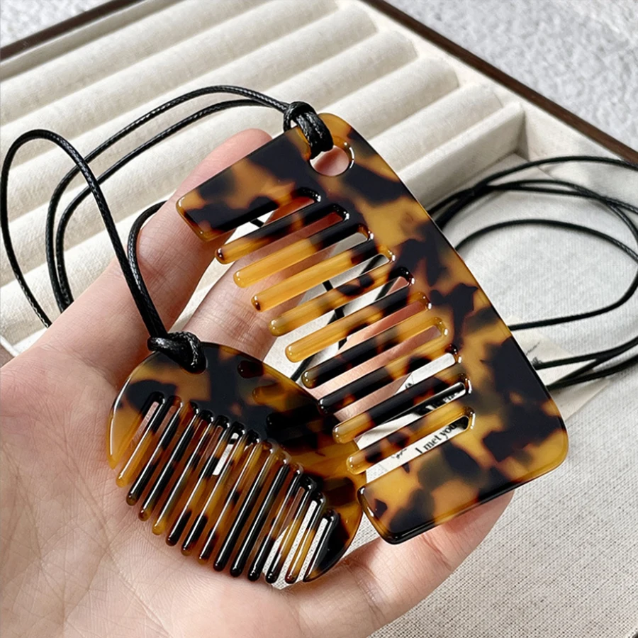 Fashionable Comb Pendant Necklace for Styling Fringe Portable Sturdy Acrylic Jewelry Accessory for Women Ladies Daily Use