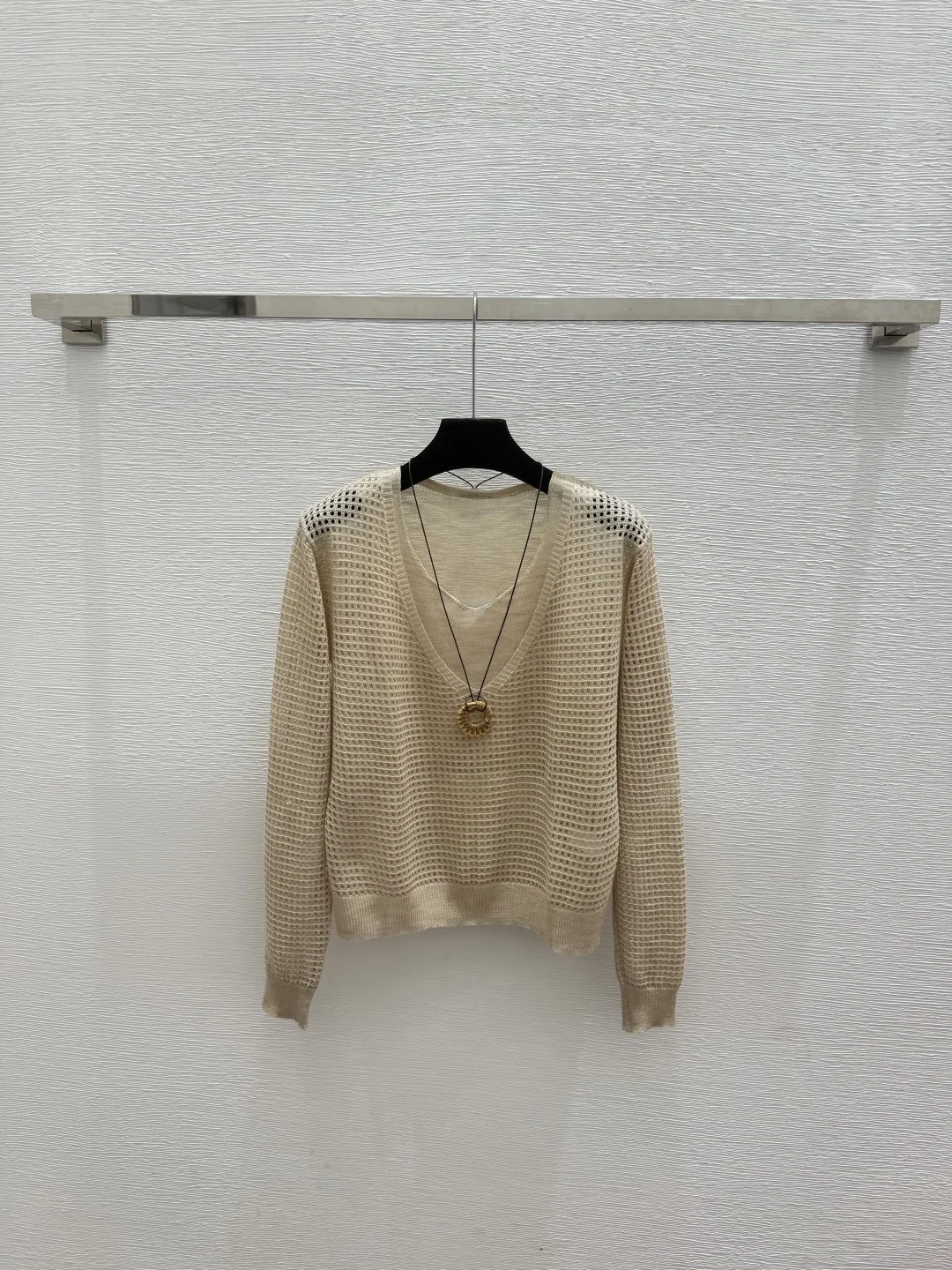 2026 Early Autumn New High-Quality Solid Color V-Neck Knitted Long-Sleeved Women's
