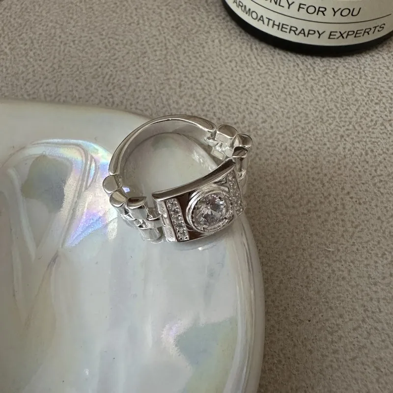 

Xiqi Jewelry S925 Sterling Silver Ladies' Ring with a Single Zircon, Single-Style Textured Ring, Fashionable Jewelry, Gift