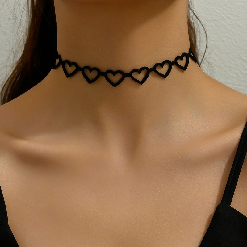 Dark Style Gothic Heart Connected Leather Choker Lolita Collarbone Chain Fashion Neckband for Women