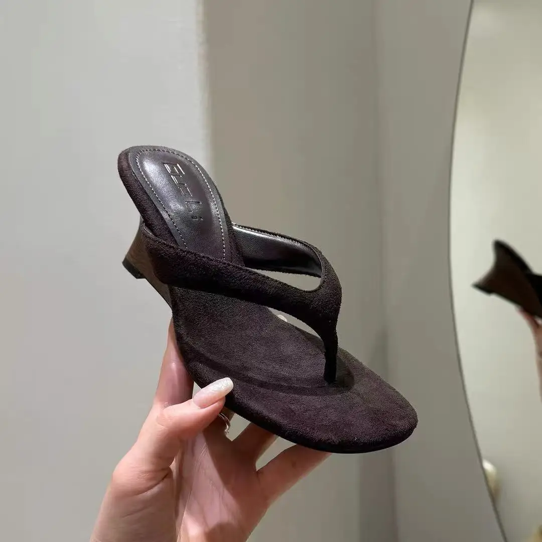 Cuñas zapatillas De Mujer tacones altos Clip dedos Sandalias De moda zapatos De Mujer De diseñador 2025 nuevas chanclas De verano Sandalias De Mujer