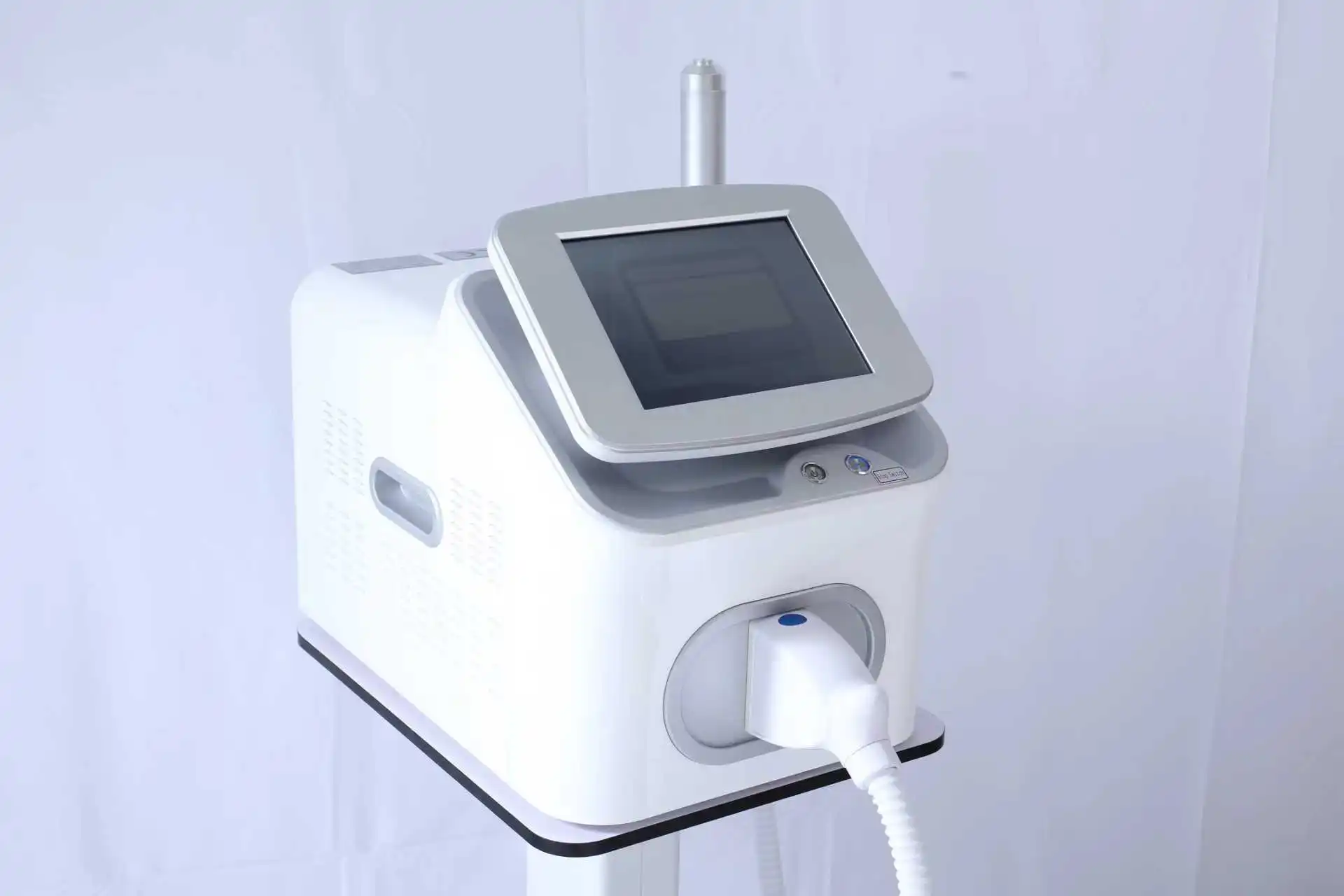 Nouvelle arrivée : machine de suppression de tatouages au laser picoseconde, laser Q-switched ND YAG pour l'élimination des pigments, pour usage en salon et en studio