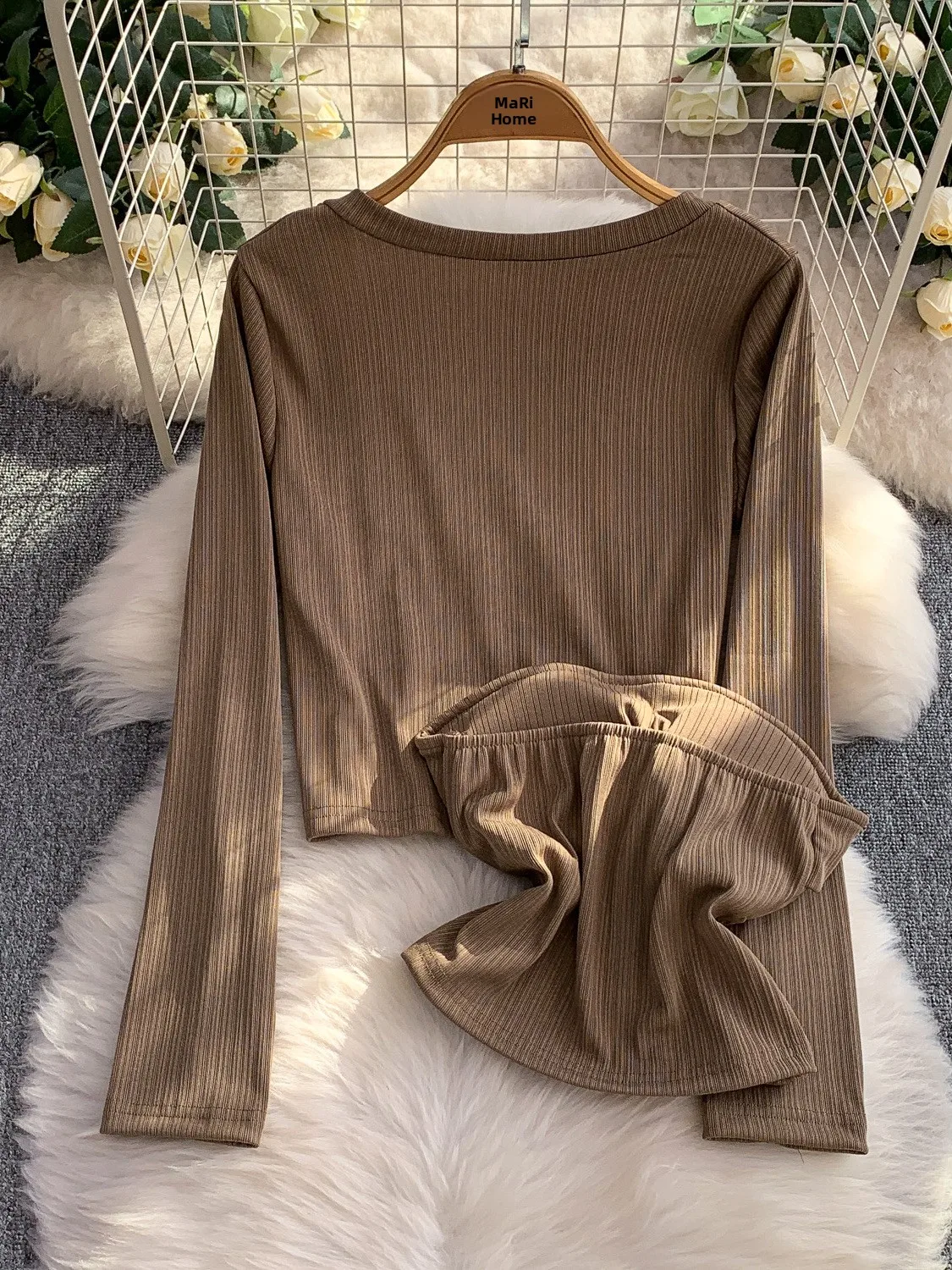 Setelan Cardigan Rajut Sutra Es + Rompi Tube Top Wanita untuk Musim Gugur, Lapisan Dasar dengan Bantalan Dada, Pakaian Kasual