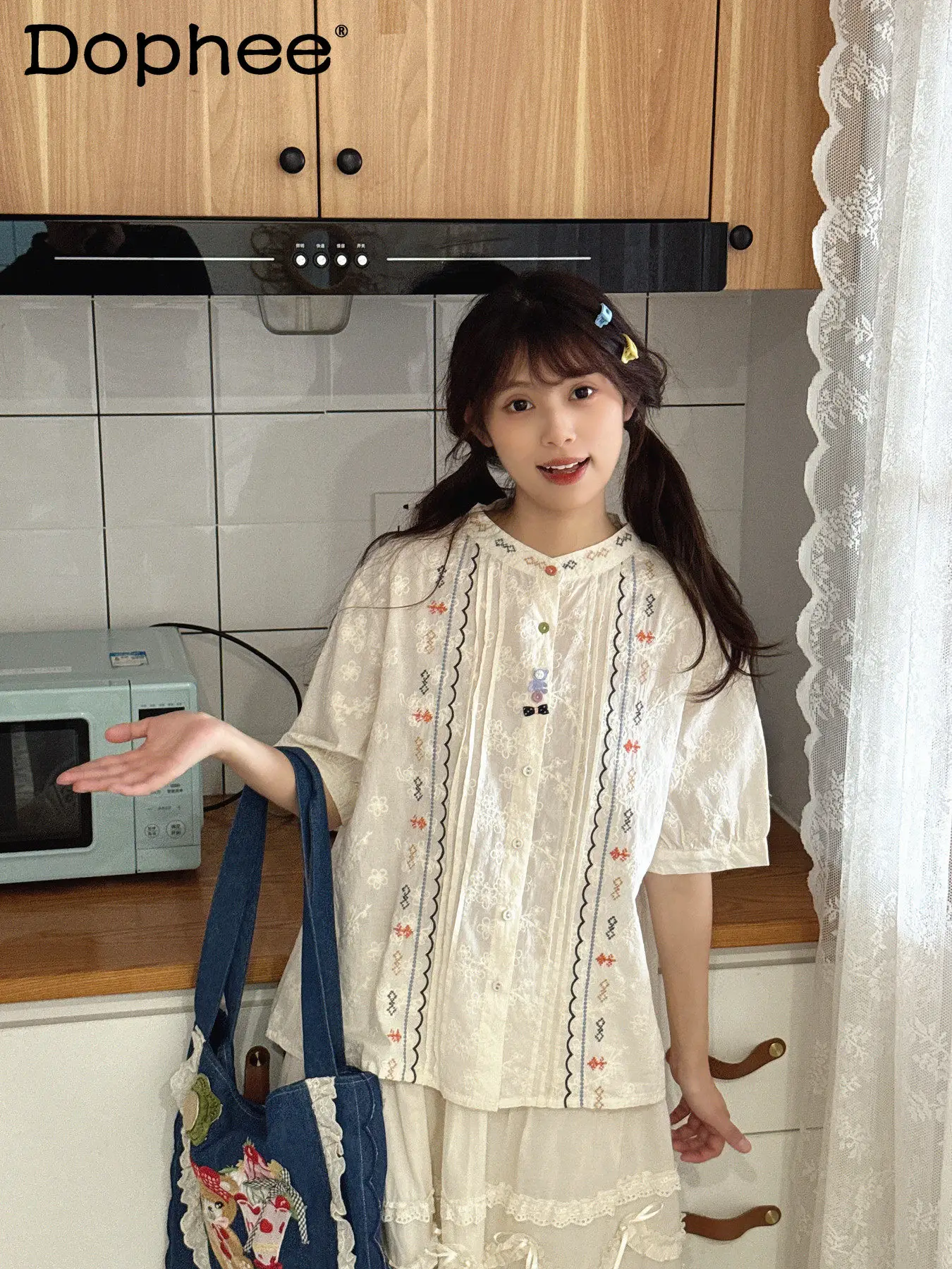 

Japanese Korean gentle retro color embroidered inner shirt Mori stand-up collar lantern sleeve age-reducing versatile set