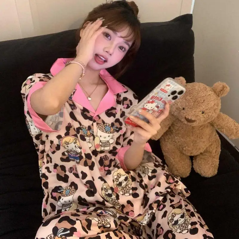 

2 шт. Sanrio Hello Kitty, новый стиль, милые пижамы с леопардовым принтом для девочек, летние брюки с короткими рукавами, домашняя одежда из ледяного шелка с героями мультфильмов