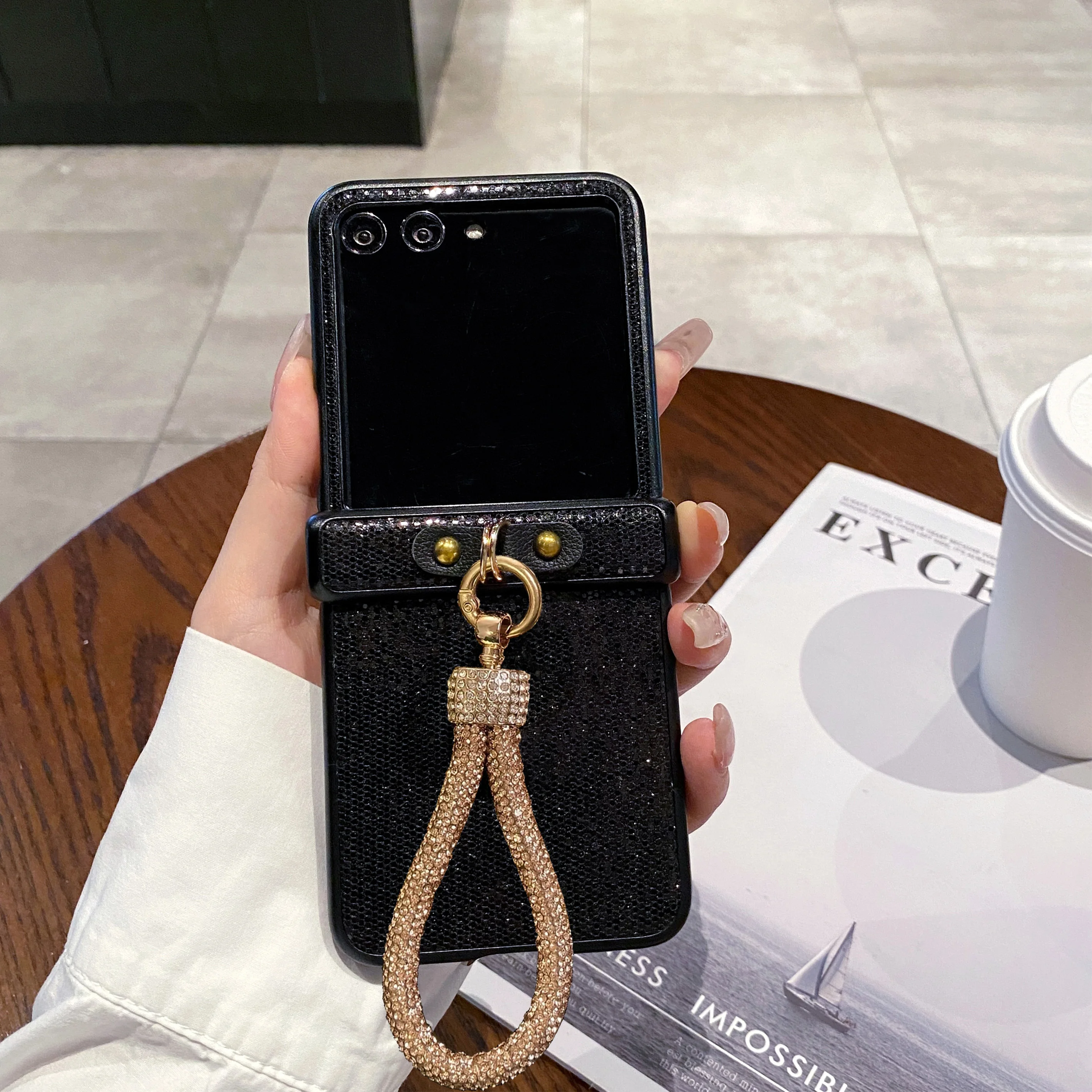 

Чехол для телефона с искусственным блестящим бриллиантом и ремешком для Motorola Razr 50 60 Ultra 2025 + 2024, блестящий браслет, противоударный жесткий чехол из ПК