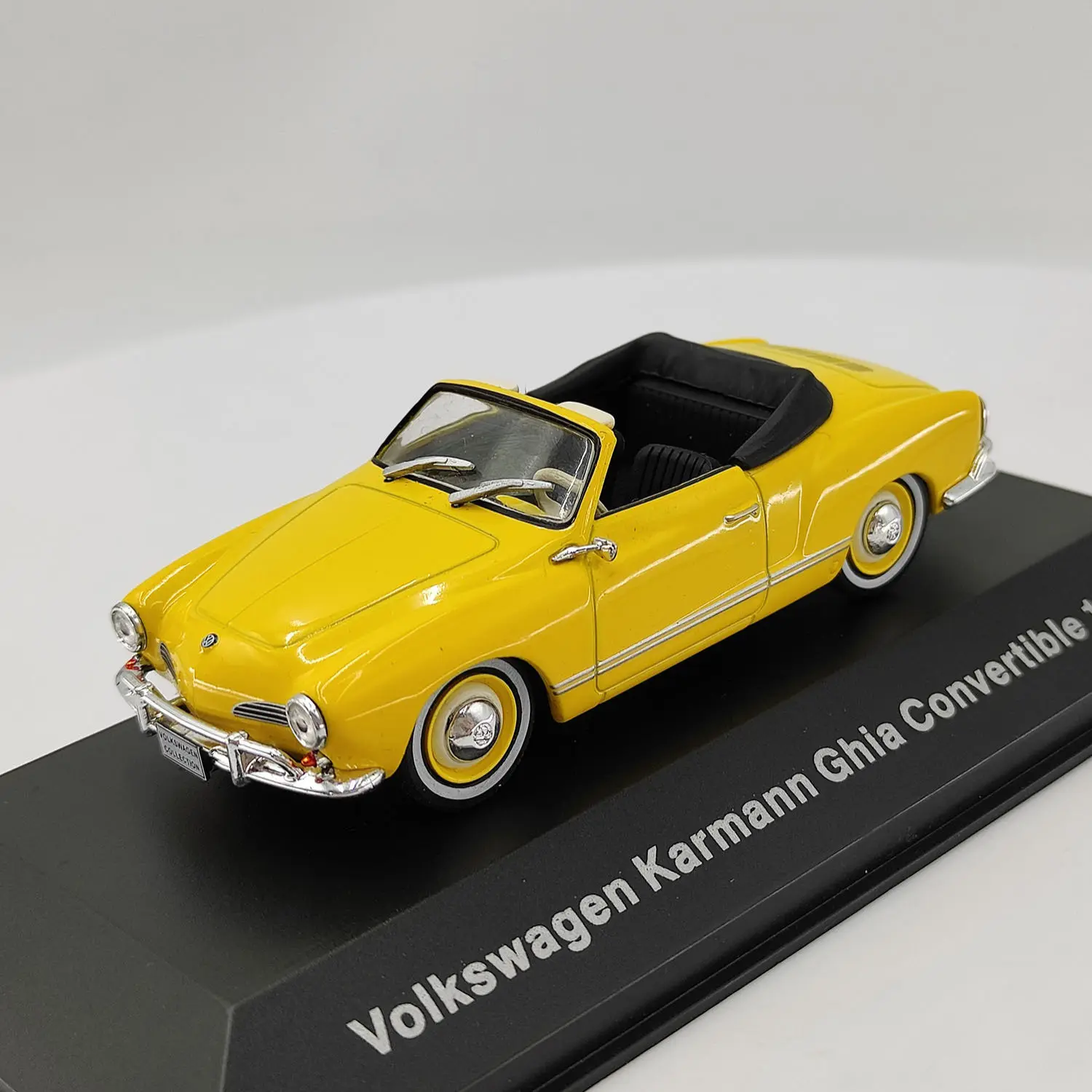 

Diecast IXO 1/43 Scale Volkswagen 1960 Camangia Convertible Vintage Alloy Car Model Collectible Toy Gift Souvenir Display