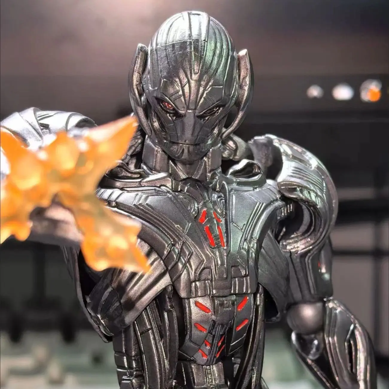 Figurka Akcji Ultron AC Toys 16cm Kaiyodo Amazing Avengers Anime Figurka Model PVC Prezenty Statuetka Żołnierza Kolekcjonerska Zabawka Prezent