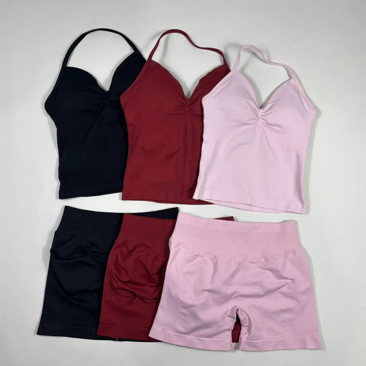 

Комплект для йоги женский, спортивный костюм из двух предметов, бесшовный топ с V-образным вырезом, высокоэластичные шорты с эффектом утяжки бедер, спортивная одежда для йоги с высокой степенью поддержки