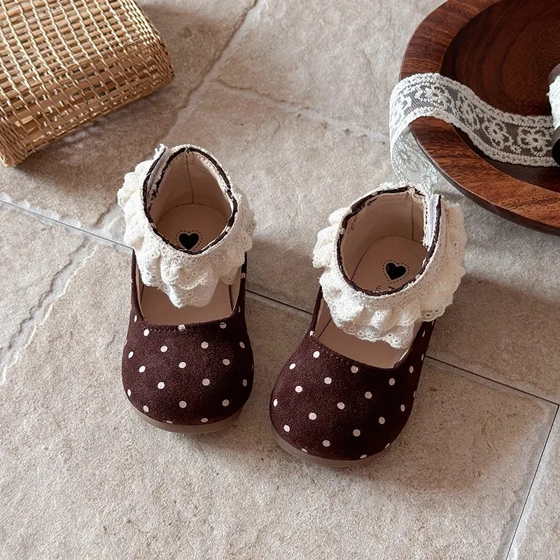 Fall girls' polka dot lace-trimmed soft and slip-resistant ankle boots. Mary Jane shoes. Vintage casual daily or vacation shoes.