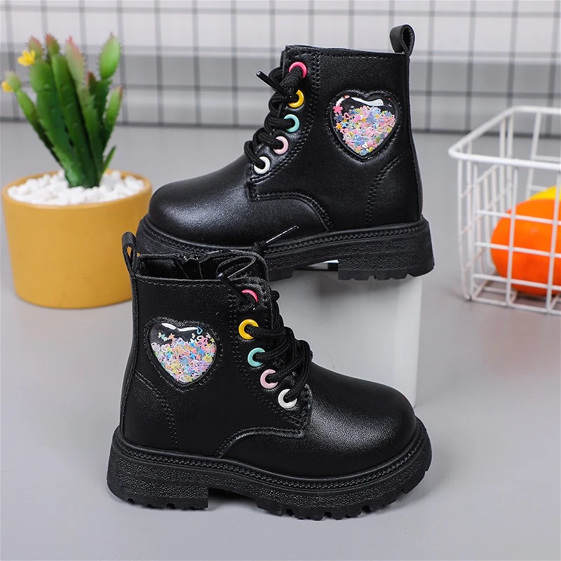 

2025 Girls Playful Heart Embellished Combat Boots Fashion Design Colorful Kids Trendy Footwear Non-slip Childrens Casual Shoes