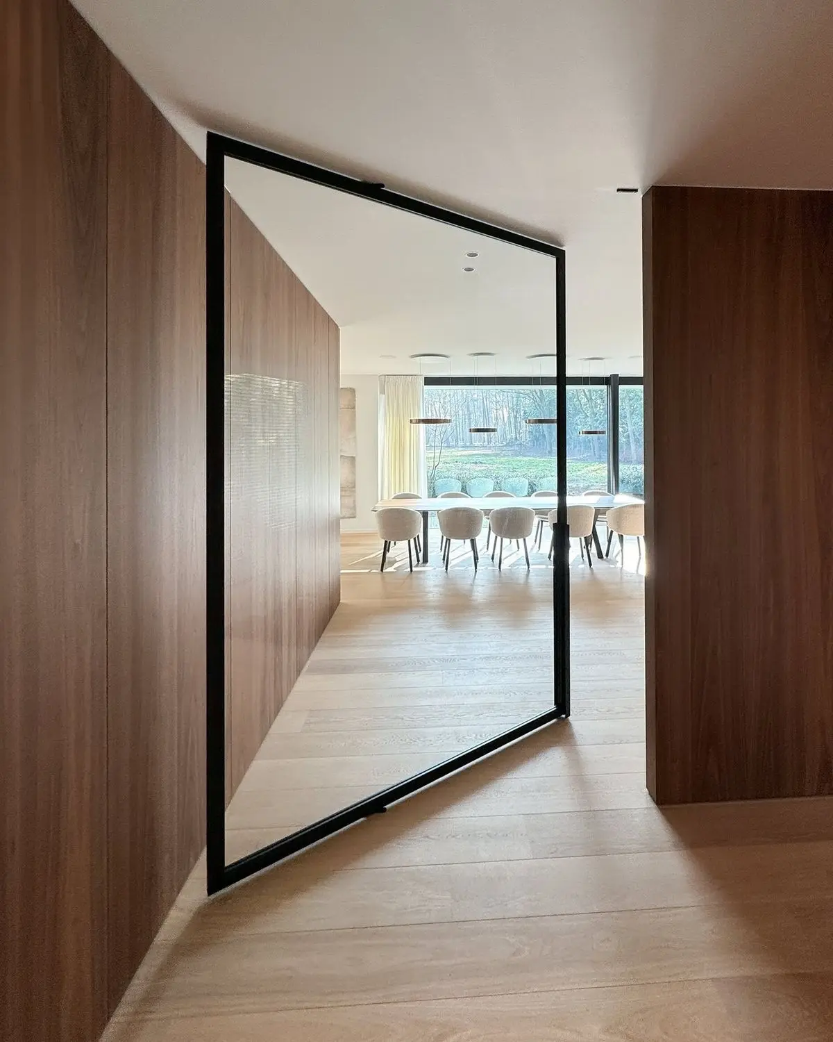 Heavy Modern Black Luxury Front Aluminium Revolving Door Glass Pivot Entrance Custom Iron Entry Smart Lock Modern Pivot Doors