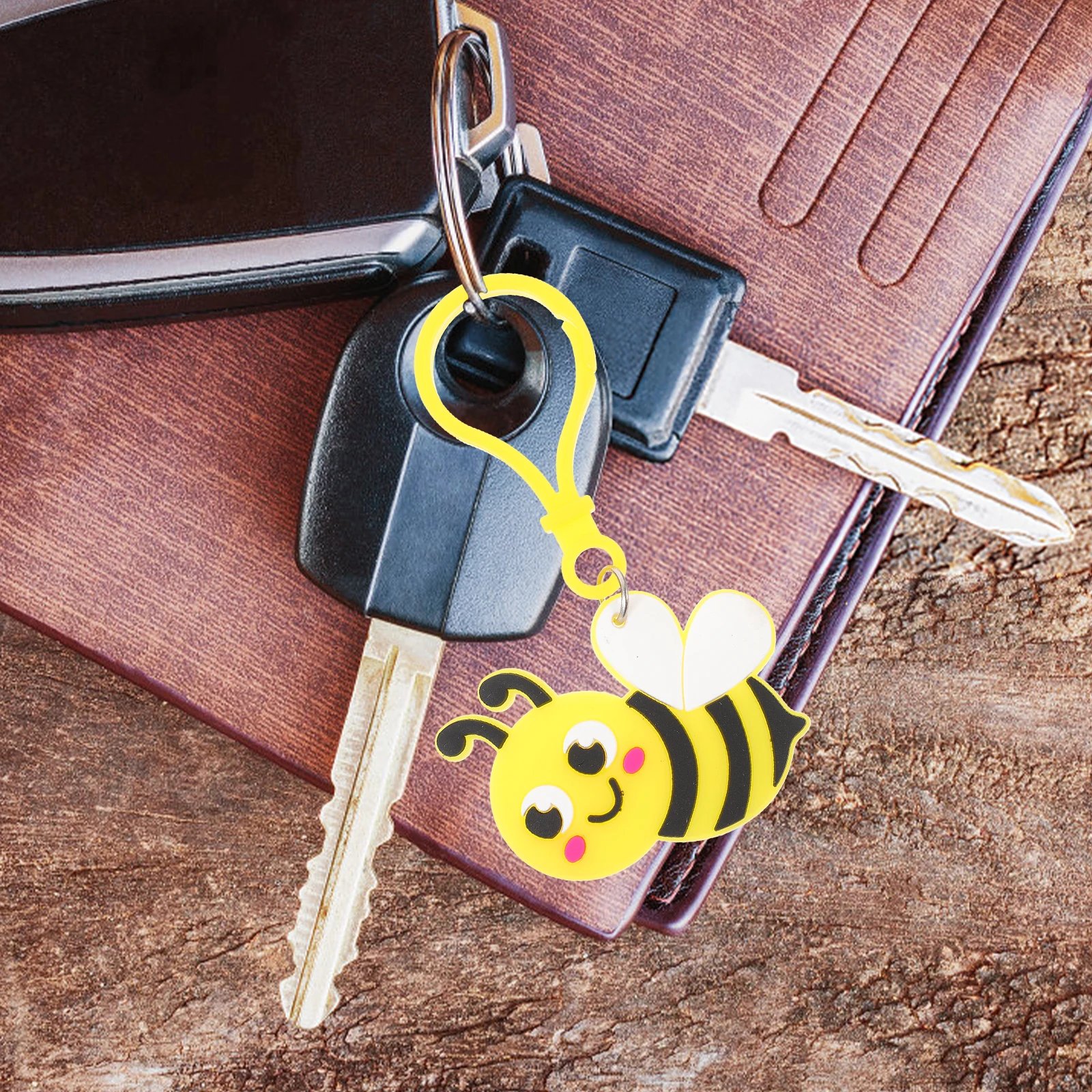 

24pcs Bee Keychains Car Bag Party Decoration Gift Style 9 PVC Rings Pendant Backpack Purse Wallet Key Hanging Accessories cute