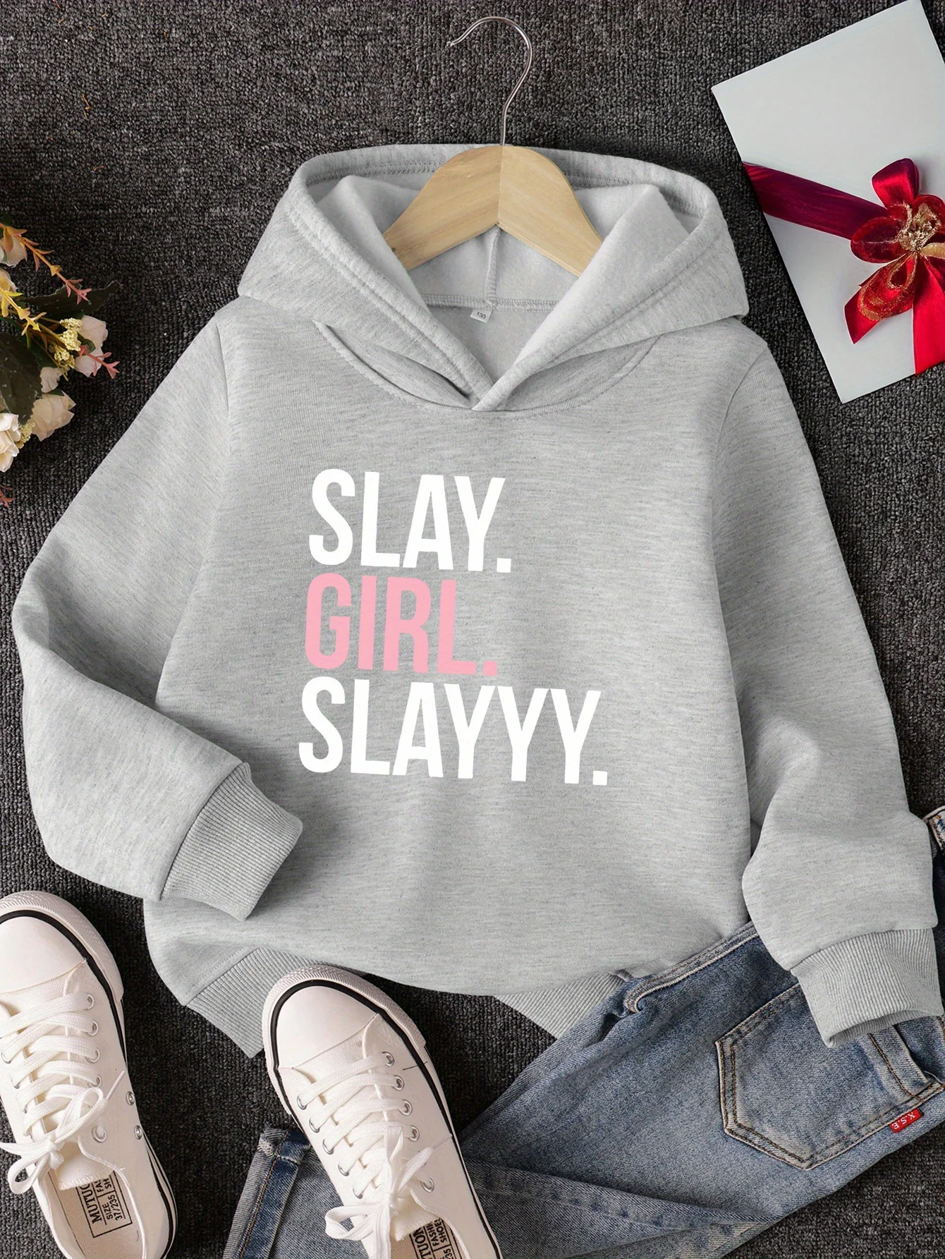 

Модная толстовка с капюшоном для девочек, повседневный стиль, пуловер с длинными рукавами и карманами-кенгуру, модный принт с буквами и мультяшными рисунками