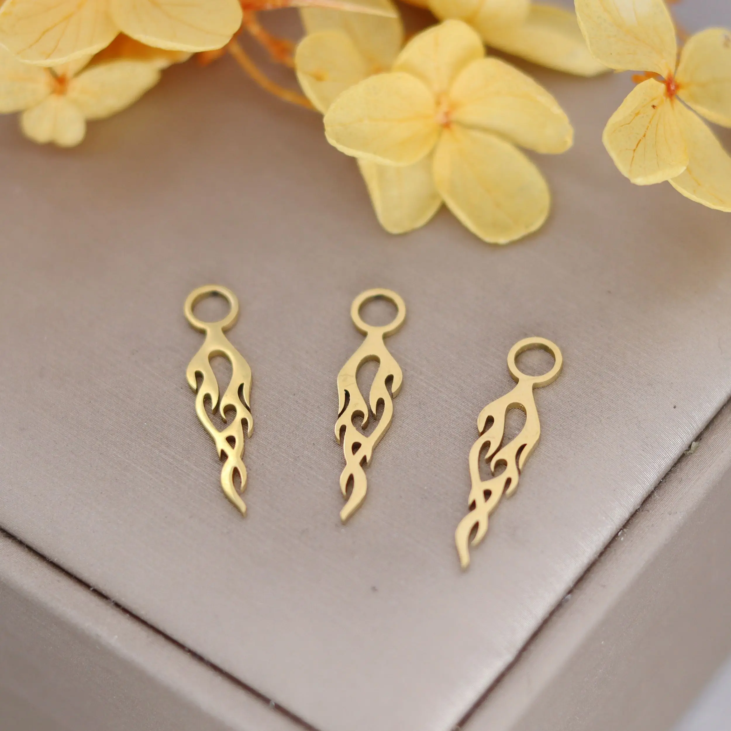 3 sztuk Punk płomień ogień Metal DIY frędzle kolczyki bransoletki Charms do tworzenia biżuterii wisiorek ze stali nierdzewnej Totem diy akcesoria — zdjęcie 6