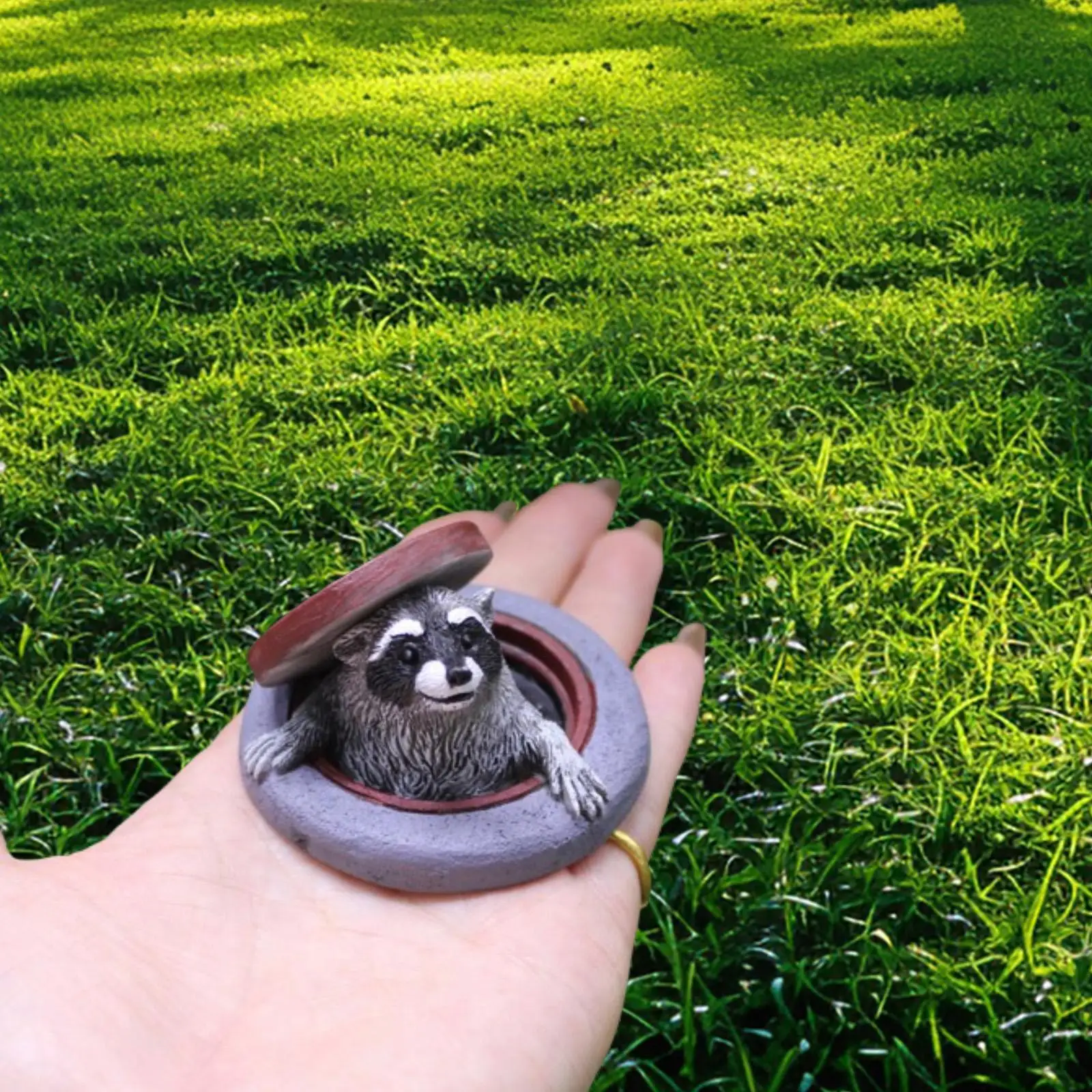 Cute Raccoon Statue Resin Sculpture Collectibles Art Craft Decorative Desktop Ornament Garden Decoration for Office Courtyard