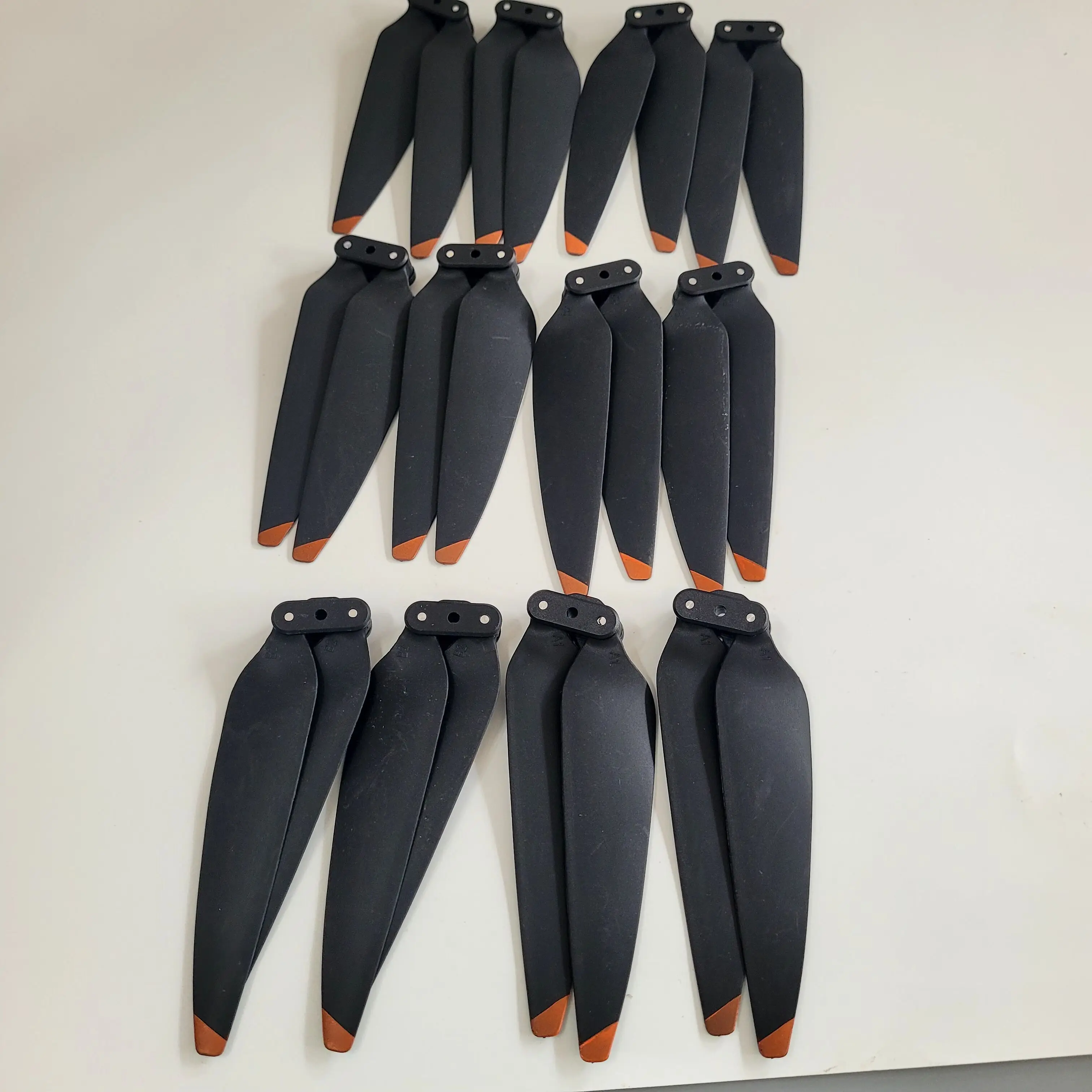 

AE30 GPS Drone Original Propeller Spare Part AE30 Folding Blade CW CCW Wing Fan Maple Leaf Part Accessory 4/8/12PCS
