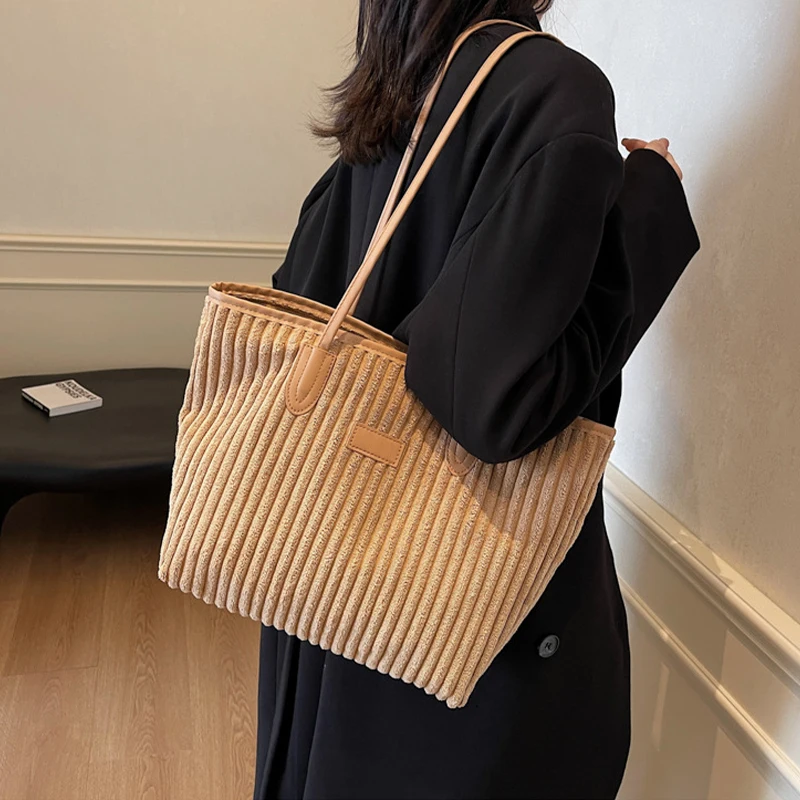 

Simple Solid Plush Large Capacity Handbag New Stylish Commuting And Casual Autumn Winter Shoulder Bag Tote Bag