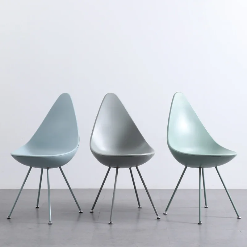 

Negotiate a casual restaurant chair
